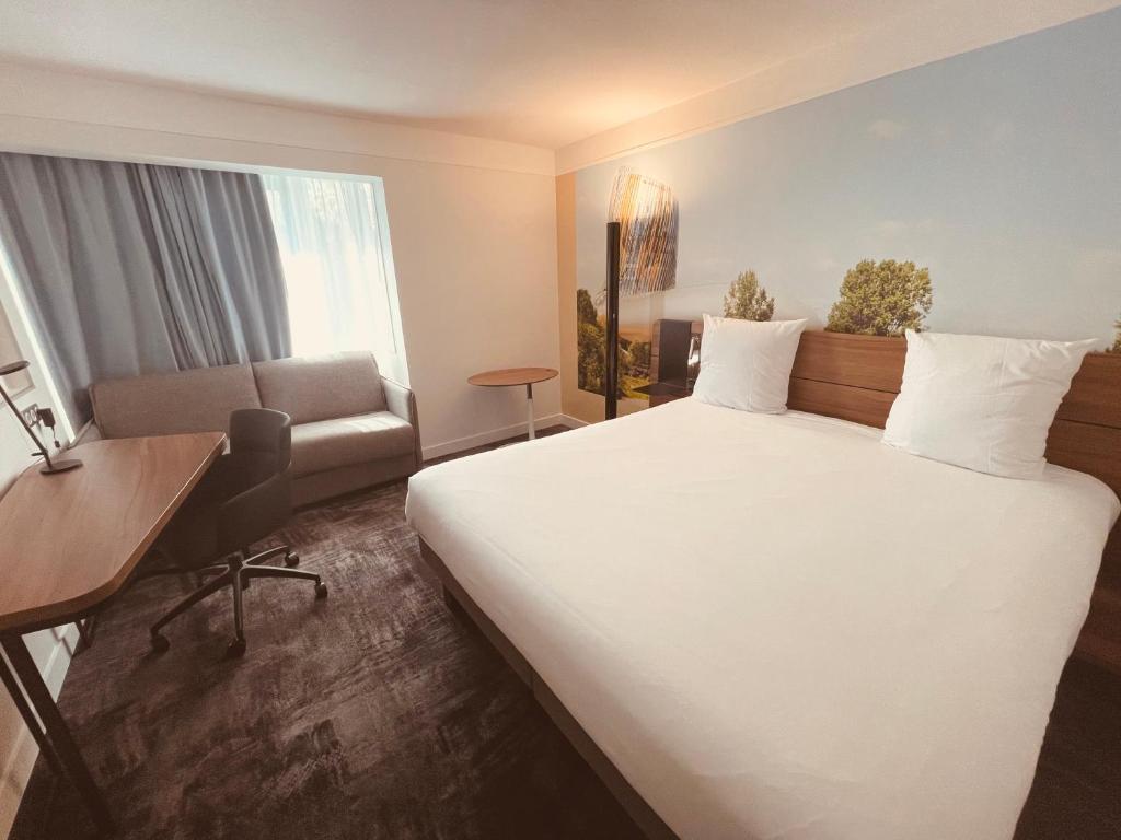 Novotel Bordeaux Centre Gare Saint Jean - Superior Room With One Double Bed And Sofa