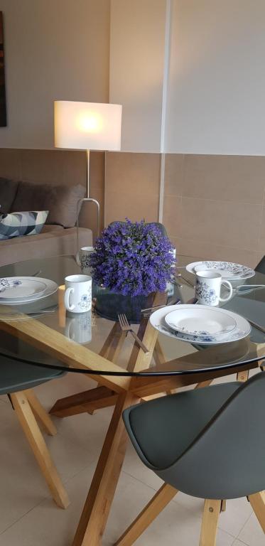A seating area at Stylish Apartment