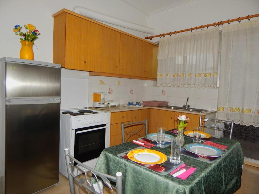 Cozy apartment for 2-5 people-Center Tripoli 1 - Apartamento De Dos Dormitorios
