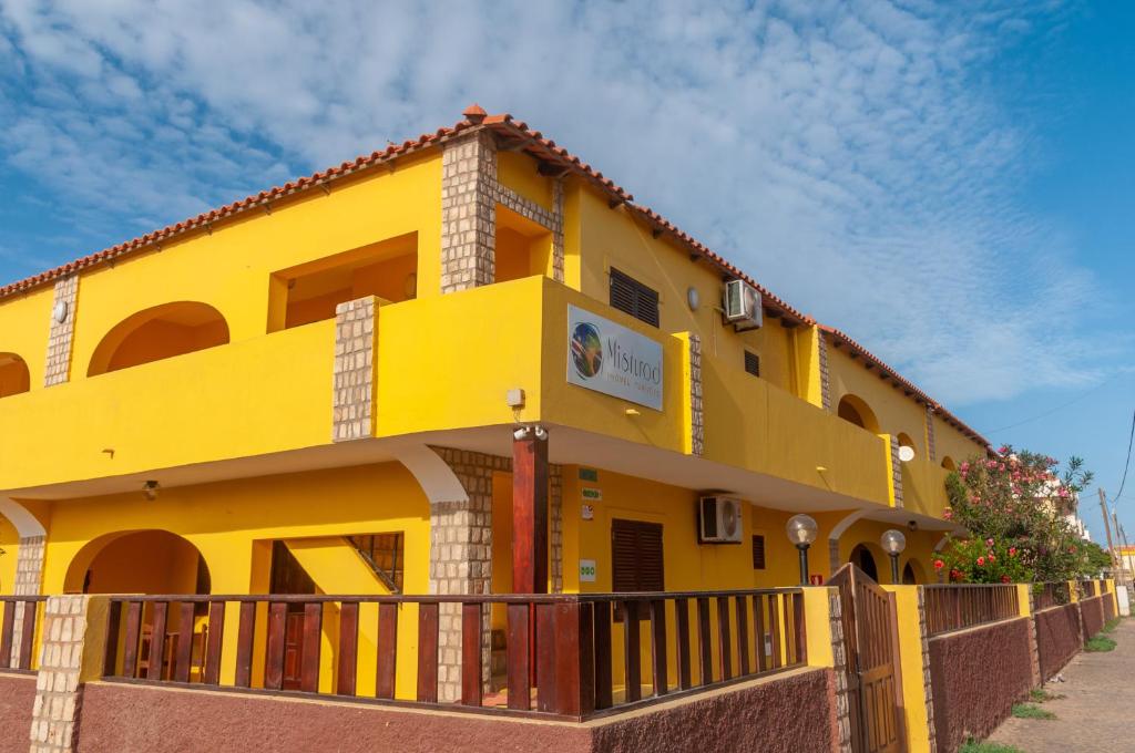 Budova, kde se aparthotel nachází