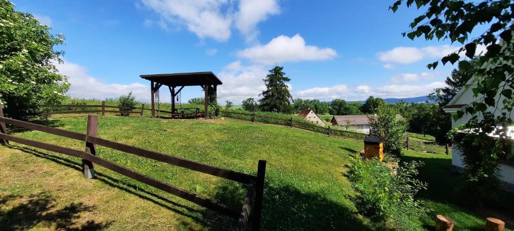 Zahrada ubytování Cottage Bara