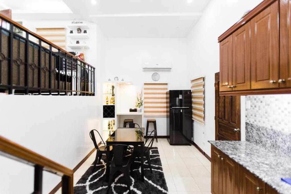 Kuchyň nebo kuchyňský kout v ubytování Bella Casa (3BR House at Azienda Genova)