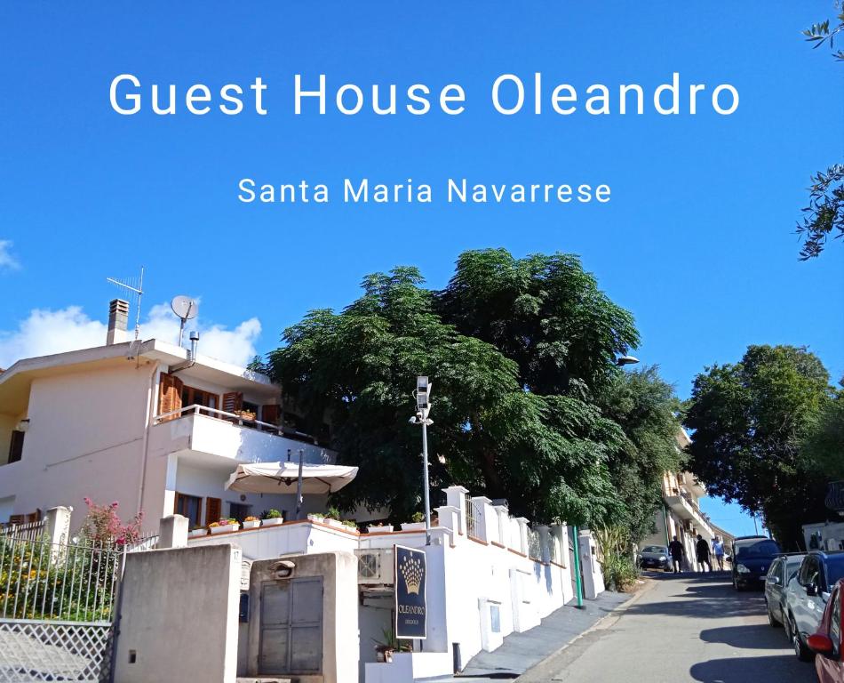 ein Gebäude an der Straßenseite in der Unterkunft Guest House Oleandro IUN 2727 in Santa Maria Navarrese