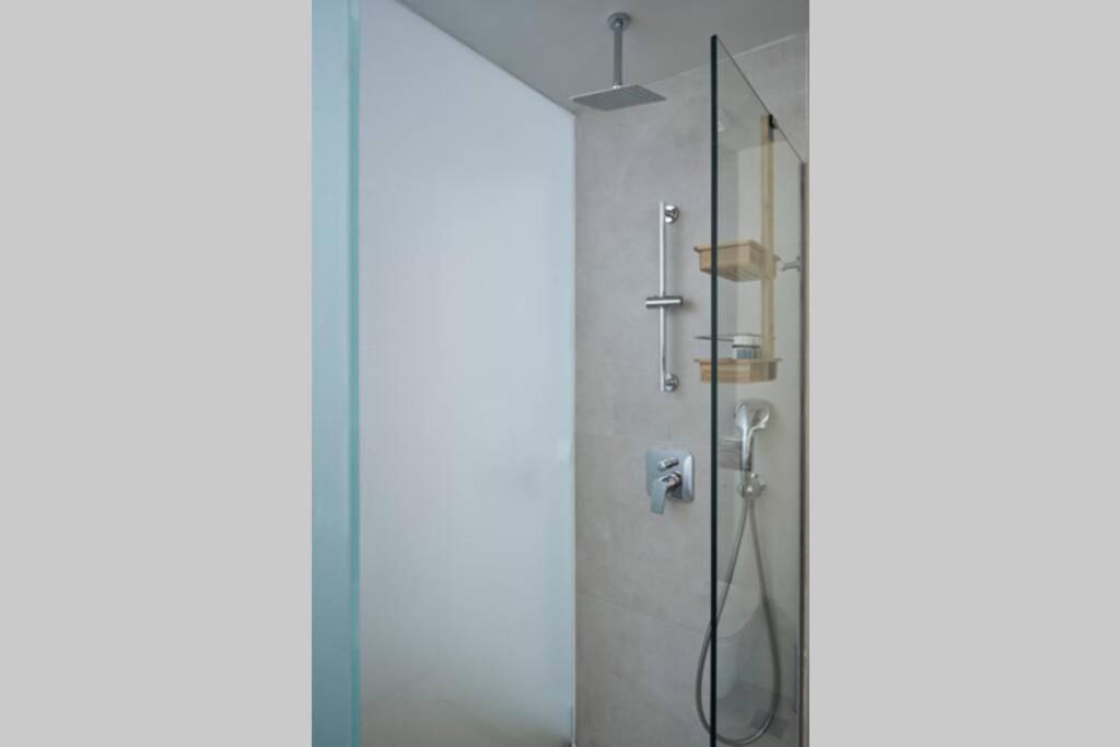 Koupelna v ubytování Ilisia Park Contemporary 2BD Condo