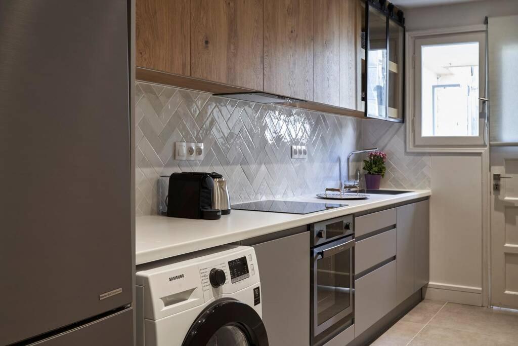 Kuchyň nebo kuchyňský kout v ubytování Ilisia Park Contemporary 2BD Condo
