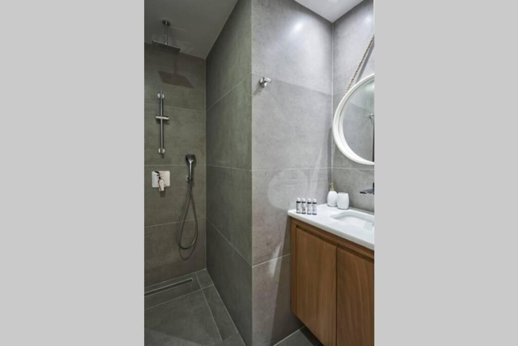 Koupelna v ubytování Ilisia Park Contemporary 2BD Condo