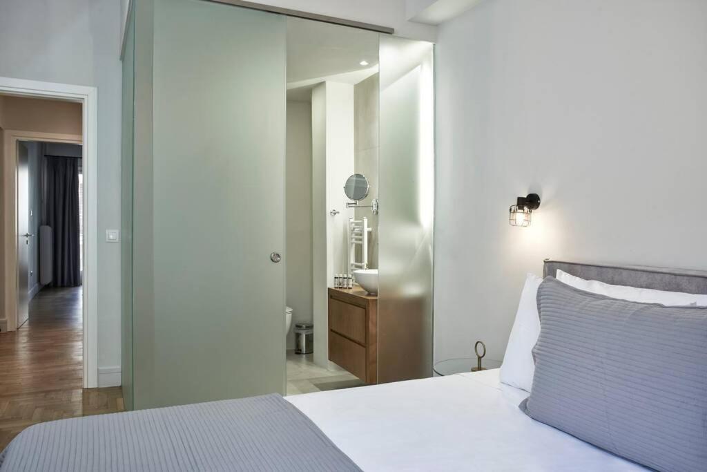 Postel nebo postele na pokoji v ubytování Ilisia Park Contemporary 2BD Condo