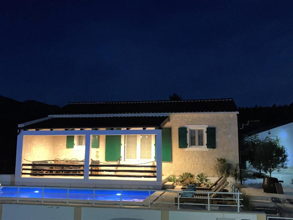Bazén v ubytovaní Villa Maxim with Private Pool alebo v jeho blízkosti