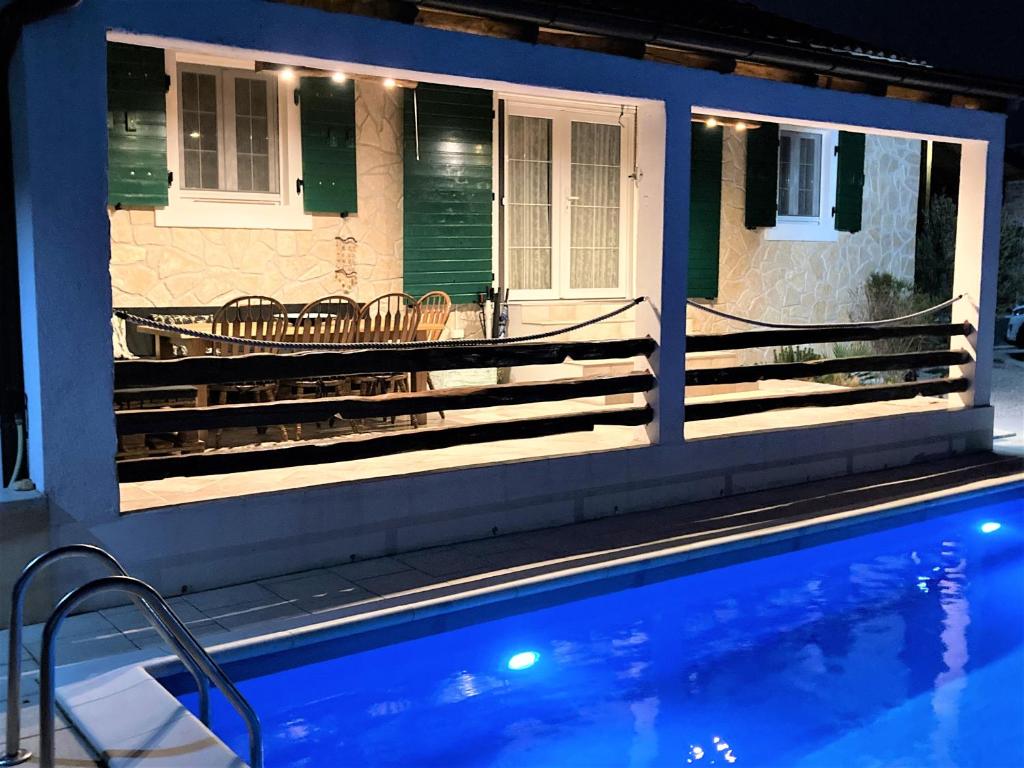 Bazén v ubytovaní Villa Maxim with Private Pool alebo v jeho blízkosti