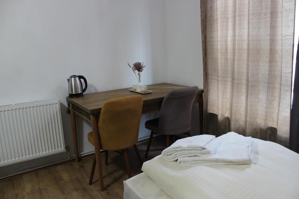 HR RoomS - Budget Single Room