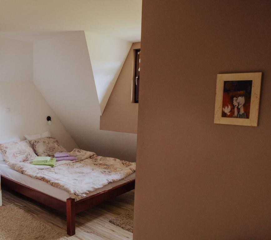 Una cama o camas en una habitación de Kuća za odmor Đurđević