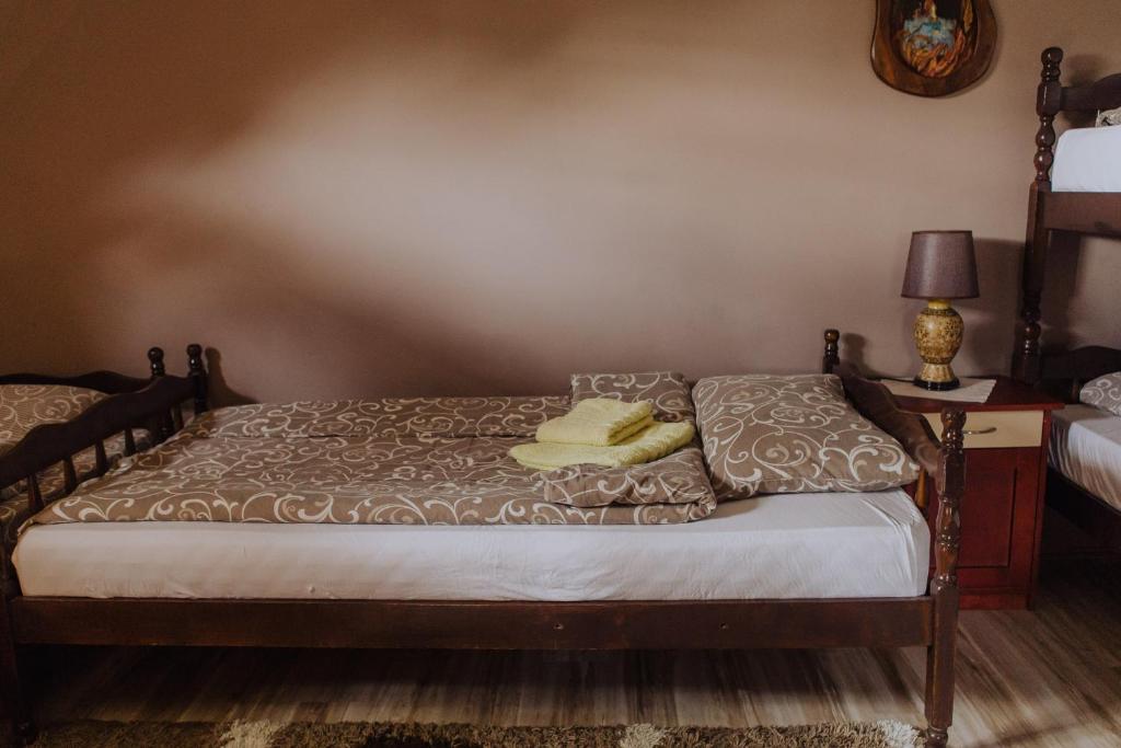 Una cama o camas en una habitación de Kuća za odmor Đurđević