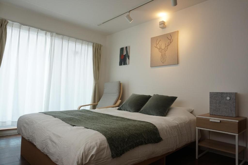 A bed or beds in a room at Bart Inn Kugenuma Resort