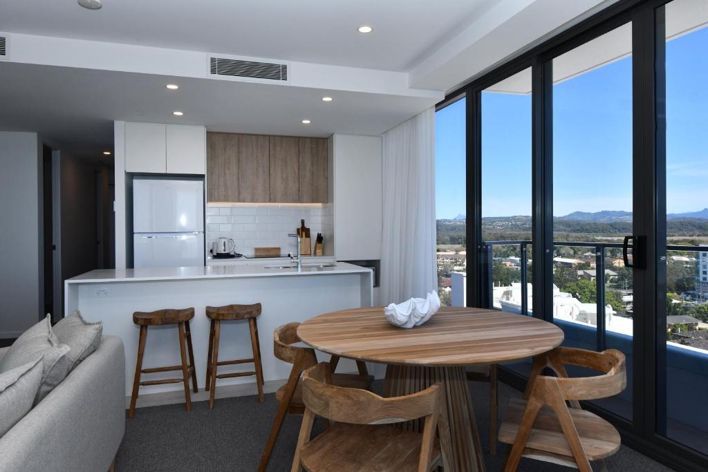 X Kirra Apartments - Resim 37