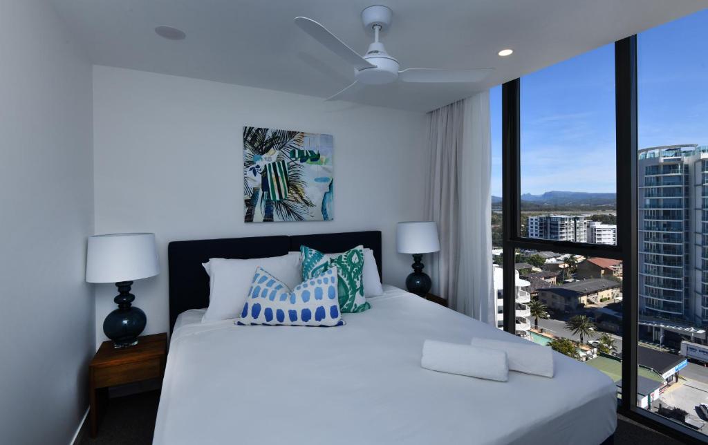 X Kirra Apartments - Resim 38