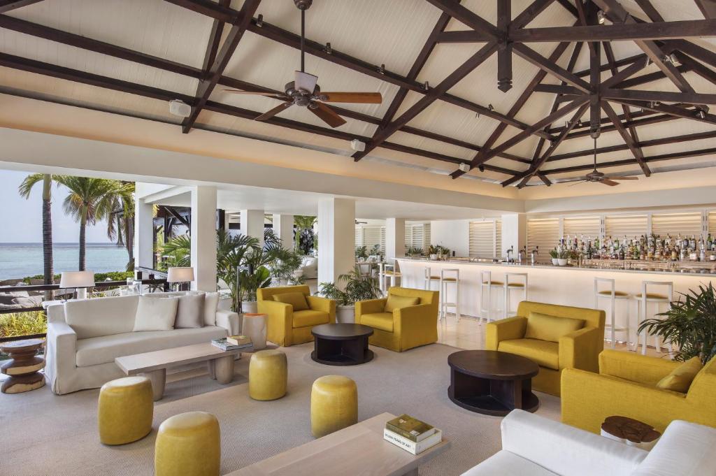 Гостиная зона в LUX* Le Morne Resort
