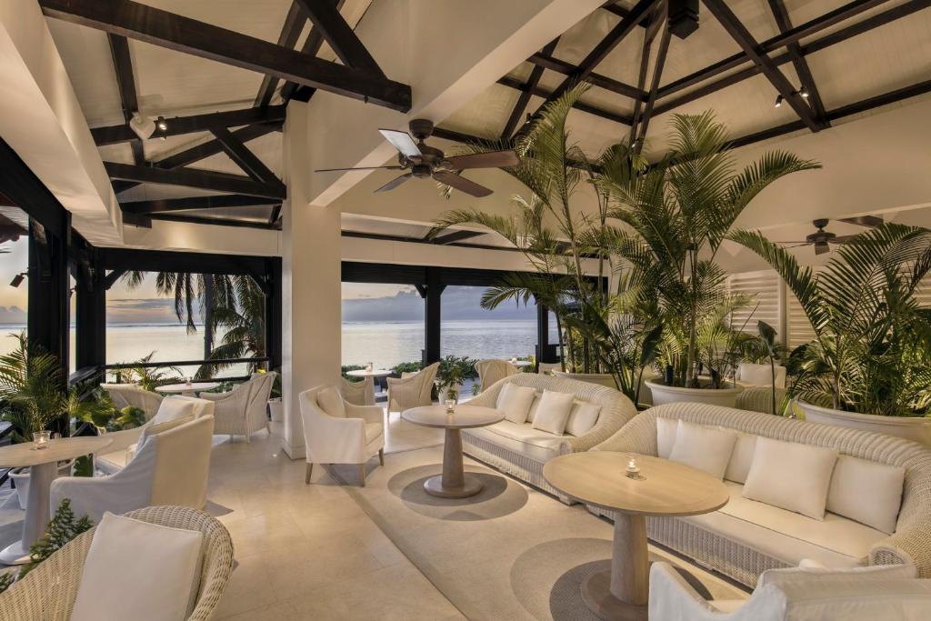 Гостиная зона в LUX* Le Morne Resort