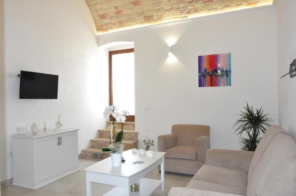 A television and/or entertainment centre at RELAIS SAN MARCO LUXURY GUEST HOUSE