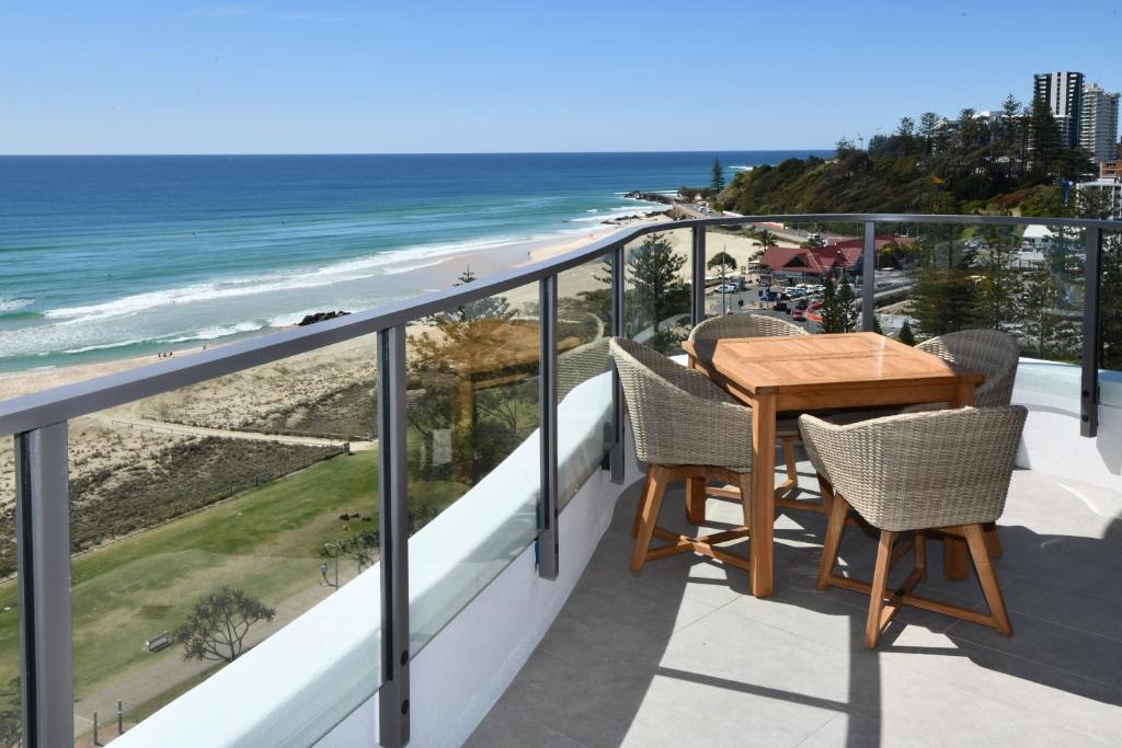 
2 Bedroom Oceanfront High Apartment
