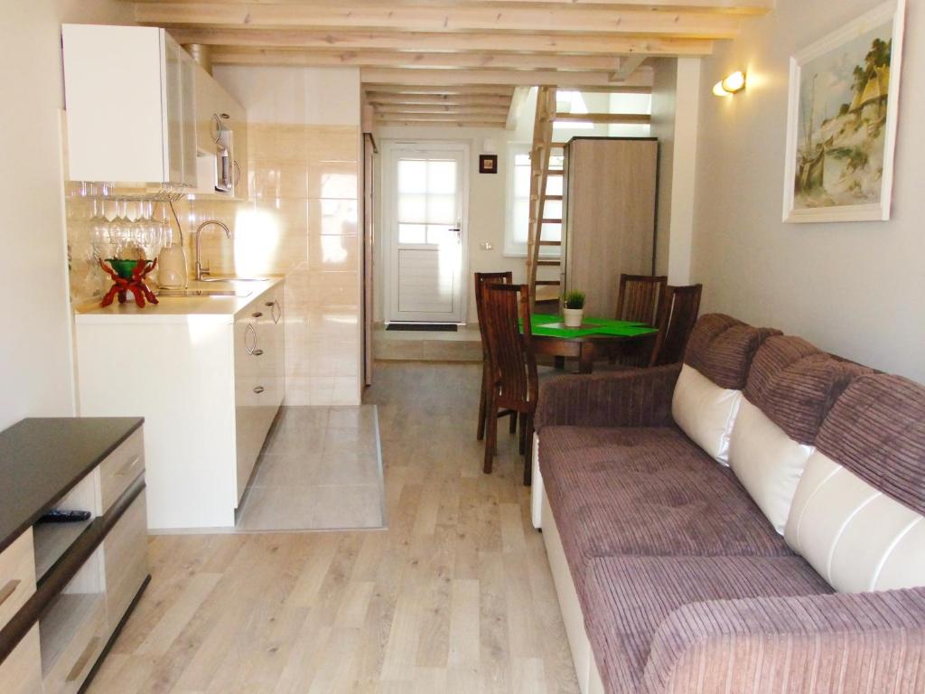 Posezení v ubytování Irinos Apartamentai