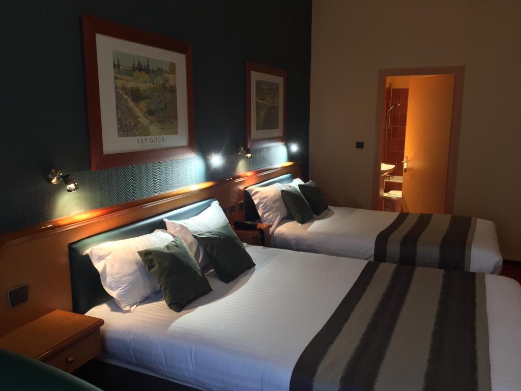 
Triple Room with Bath
