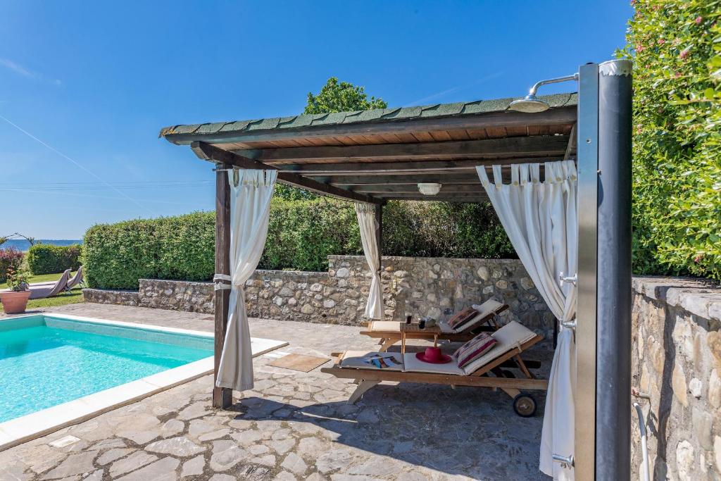 The swimming pool at or close to Casale del Viaggiatore 10, Emma Villas