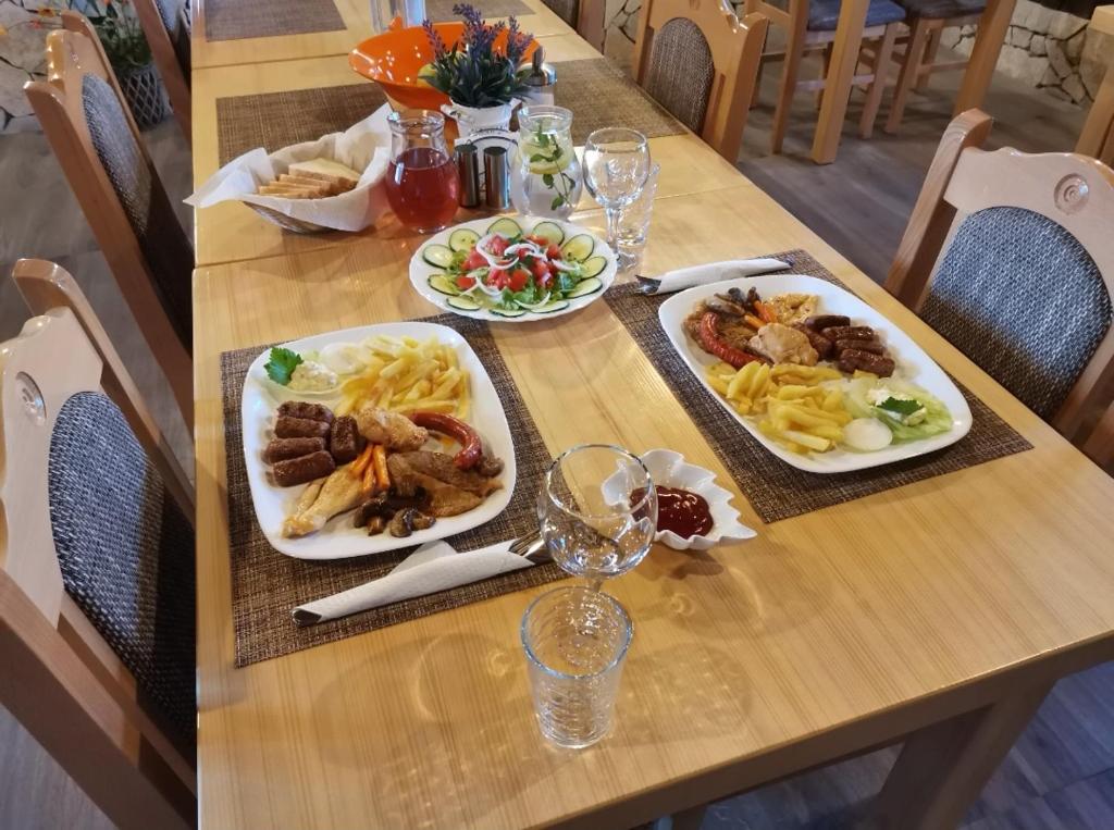 Jedlo v ubytovaní bed & breakfast alebo blízkom okolí