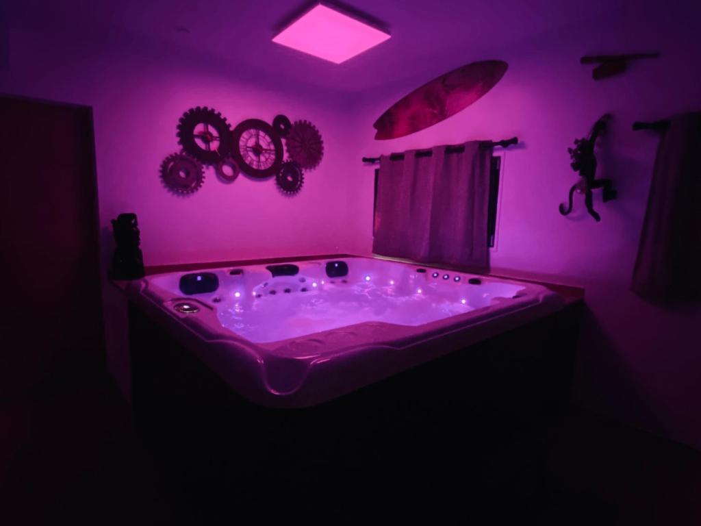 Suite Cupidon- Domaine des trois châteaux - Suite Met Bubbelbad