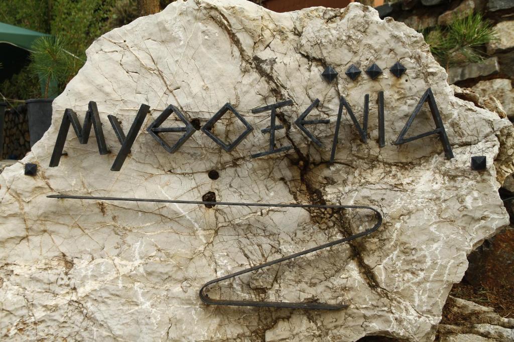 Certifikát, hodnocení, plakát nebo jiný dokument vystavený v ubytování Mythoxenia