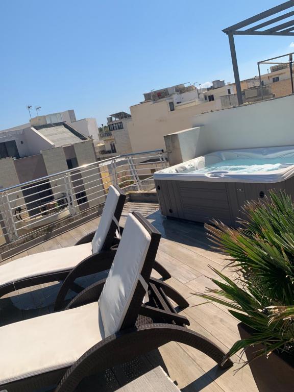 KERNICE Penthouse with Sea and Country Views of Xghajra - Two-Bedroom Apartment