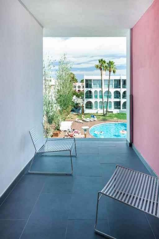 Bazén v ubytování Ebano Hotel Apartments & Spa nebo v jeho okolí