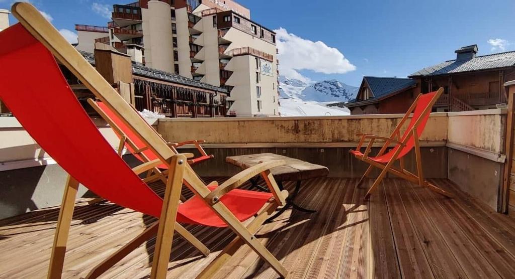 two chairs sitting on top of a roof at Lac Blanc in Val Thorens