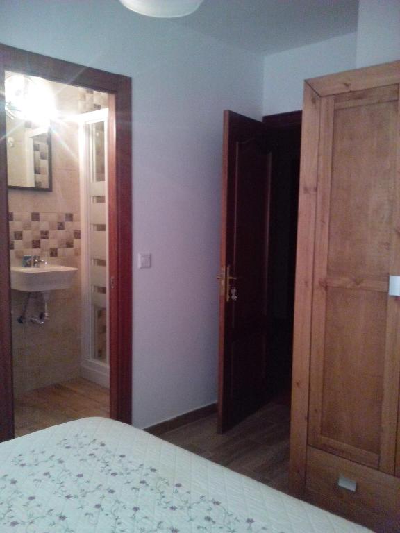 Postel nebo postele na pokoji v ubytování Pensión Vegadeo Gijón