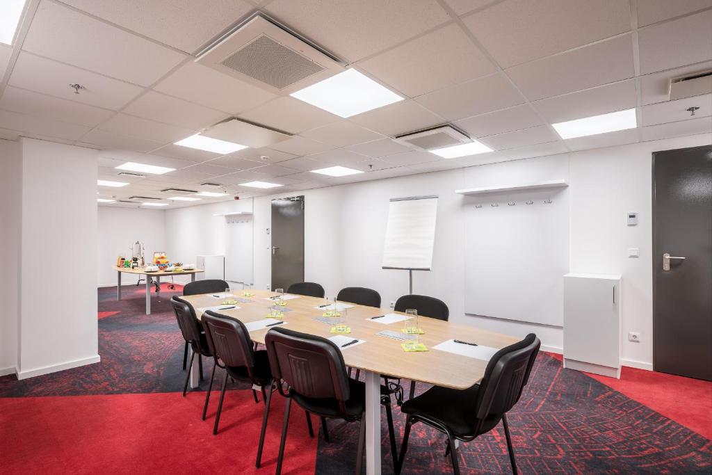 a conference room with a long table and chairs at B&B Hotel Budapest City in Budapest