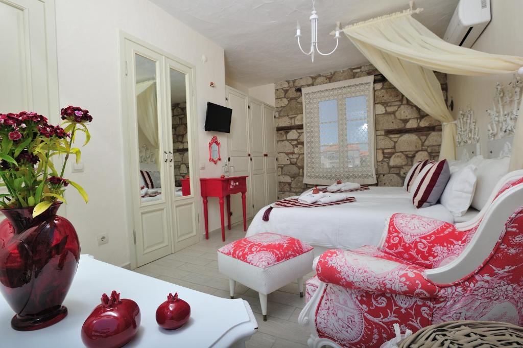 Postel nebo postele na pokoji v ubytování Alaçatı Sultan Konak Butik Otel ℳℛ Luxury Concept