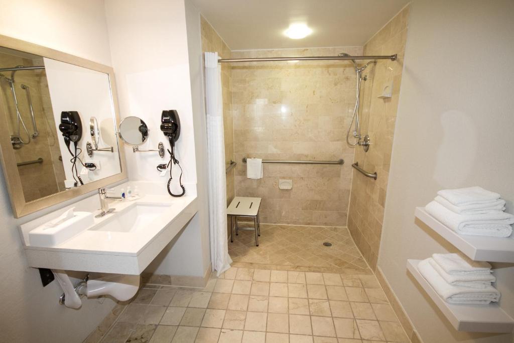 Comfort Inn & Suites Downtown Brickell-Port of Miami - 