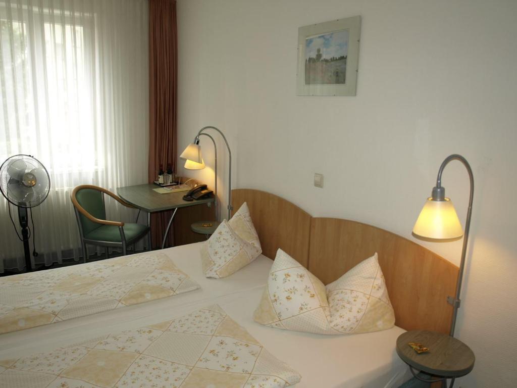 Postel nebo postele na pokoji v ubytování Central-Classic Hotel