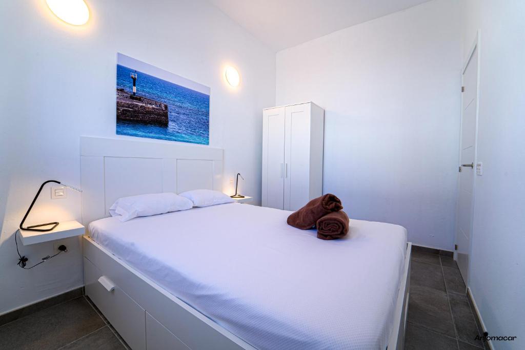 Posteľ alebo postele v izbe v ubytovaní Apartamentos Anjomacar A