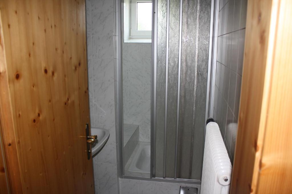 Koupelna v ubytování Haus Rosenauer Zimmer & Ferienwohnungen