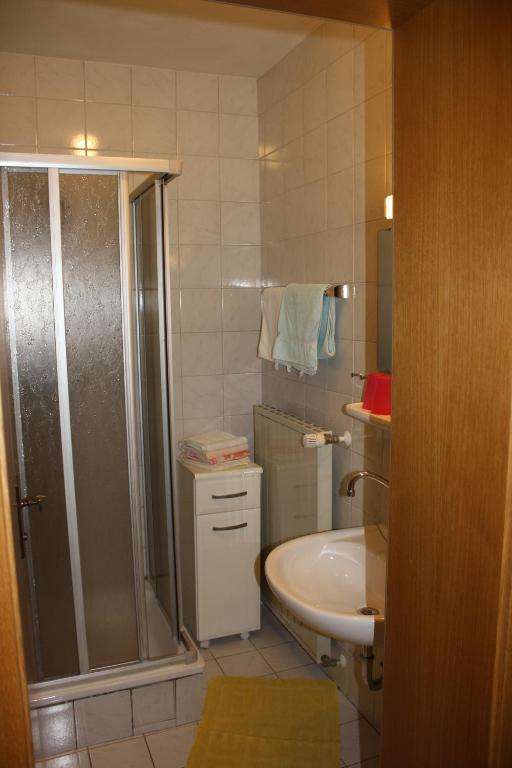 Koupelna v ubytování Haus Rosenauer Zimmer & Ferienwohnungen