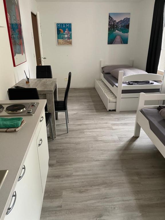 A cozinha ou kitchenette de Haus zur Eiche Private 1 Zimmerstudios