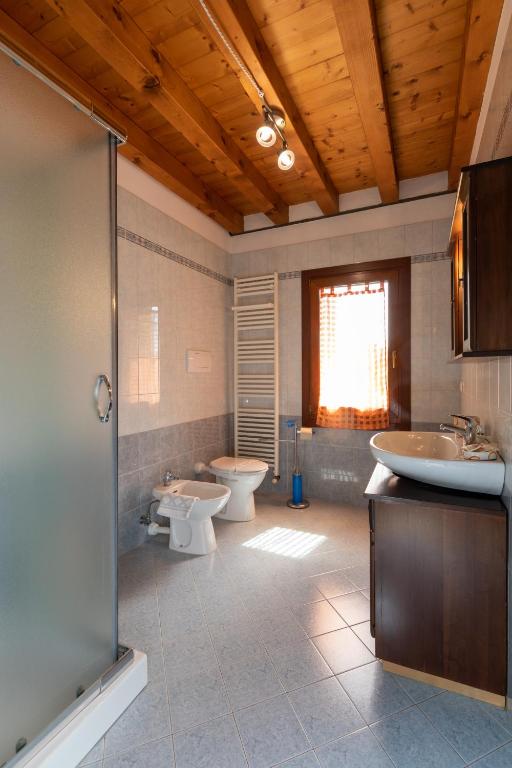Koupelna v ubytování Agriturismo L'Acero Rosso