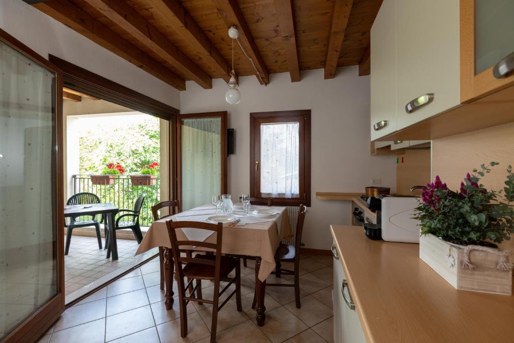 Kuchyň nebo kuchyňský kout v ubytování Agriturismo L'Acero Rosso