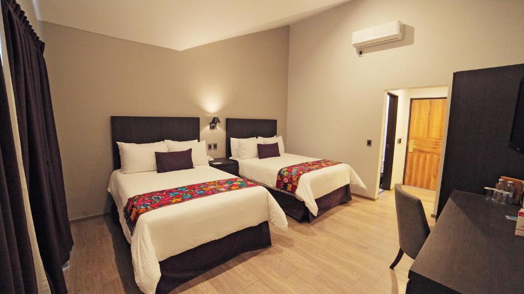 Postel nebo postele na pokoji v ubytování Hotel Flamingo Inn