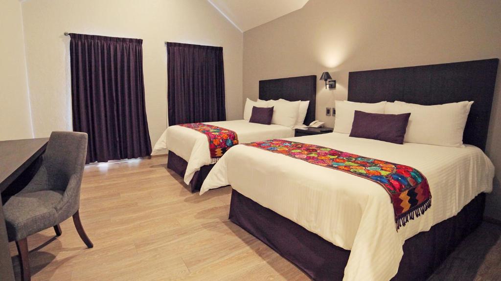 Postel nebo postele na pokoji v ubytování Hotel Flamingo Inn