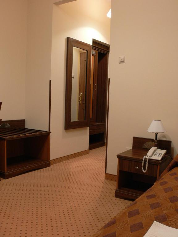 A bed or beds in a room at Öreg Miskolcz Hotel