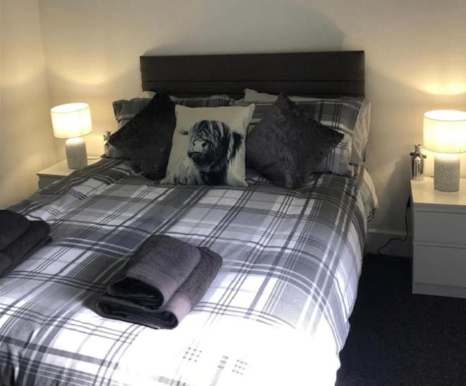 Postel nebo postele na pokoji v ubytování Captivating 2-Bed Apartment in Isle of Bute