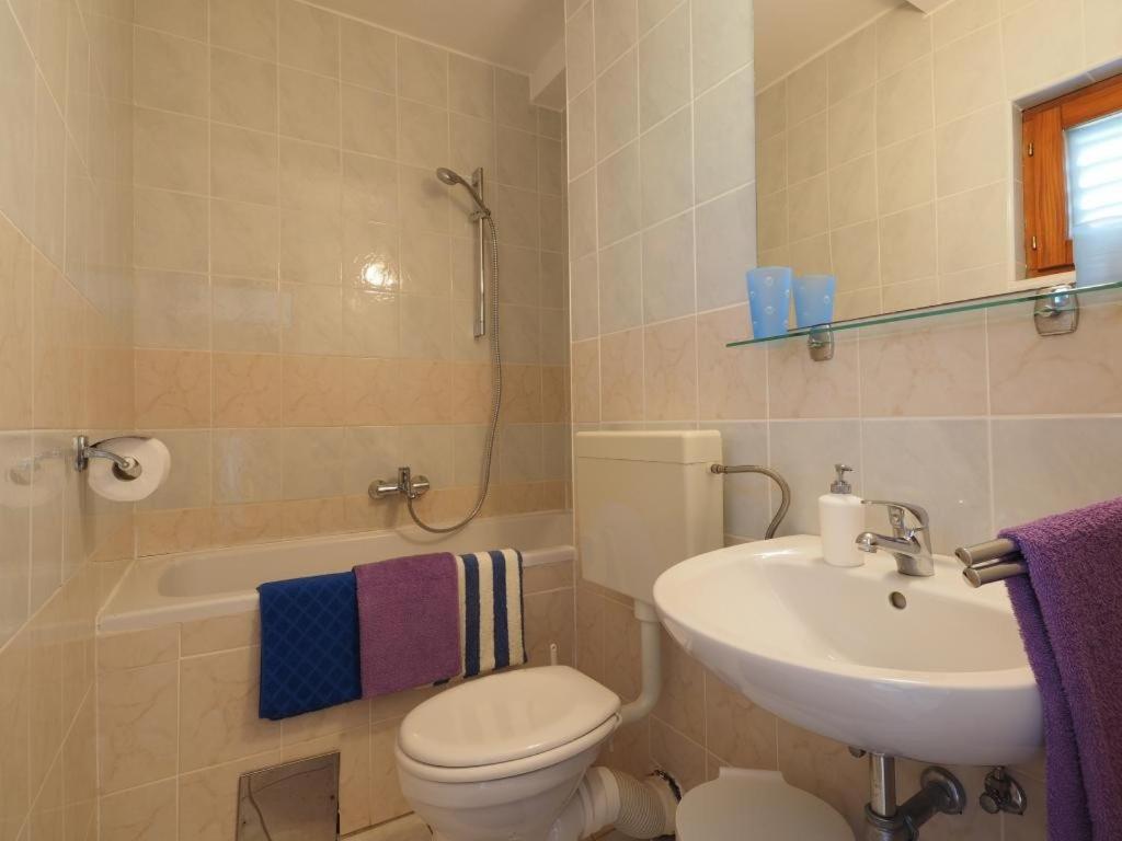 Kúpeľňa v ubytovaní Apartments & Room Eva Slano