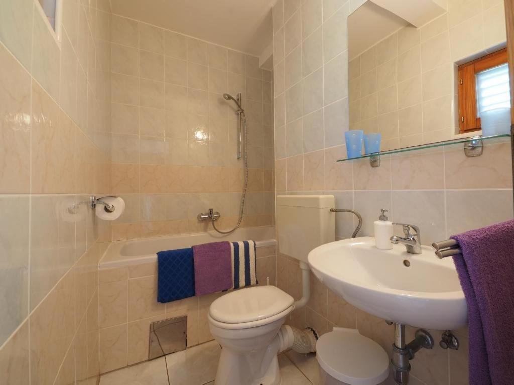 Kúpeľňa v ubytovaní Apartments & Room Eva Slano