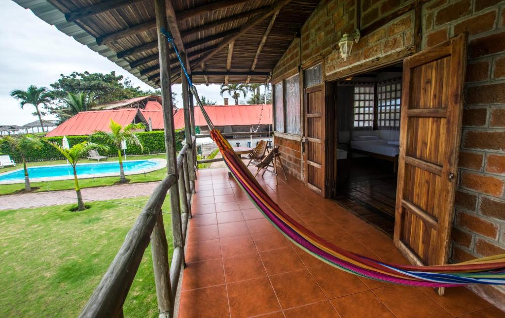 Bazén v ubytování Ayampe Guest House nebo v jeho okolí
